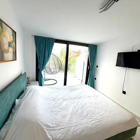 Sunny Aparts Sea View Полихроно