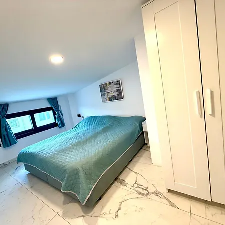 Sunny Aparts Sea View * Полихроно