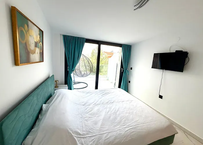 Sunny Aparts Sea View Полихроно