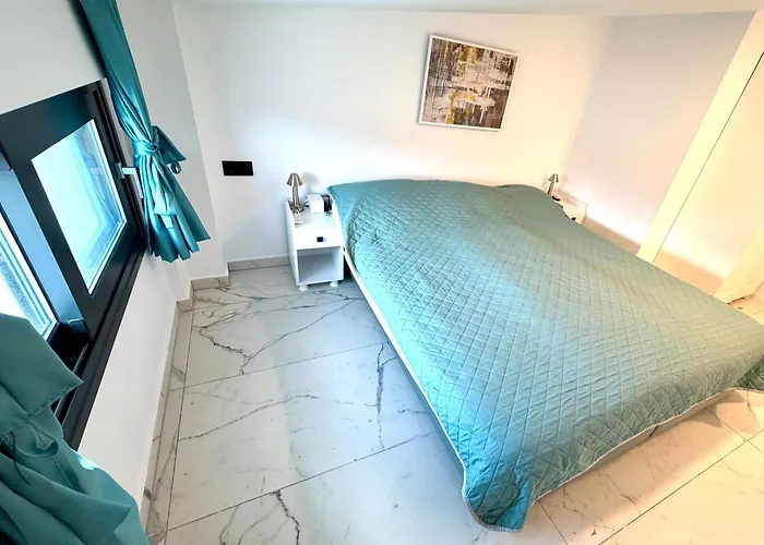 Sunny Aparts Sea View Апартаменты *