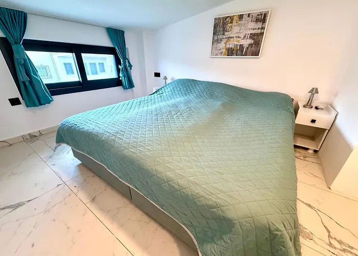 Sunny Aparts Sea View Апартаменты